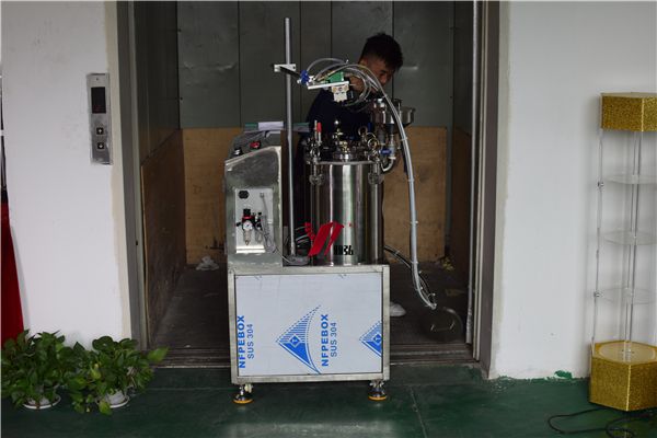 供銷臺式雙液灌膠機