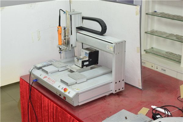 自動送鎖螺絲機