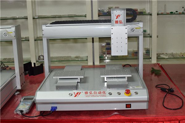 黃膠點(diǎn)膠機(jī)生產(chǎn)廠(chǎng)家