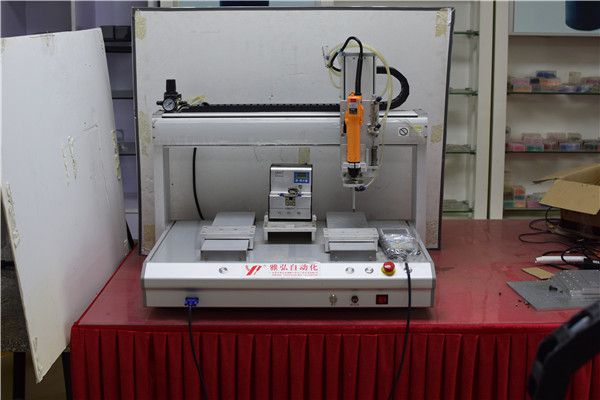 專業(yè)自動擰螺絲機生產(chǎn)