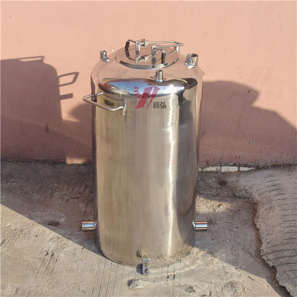 上封頭壓力桶正面